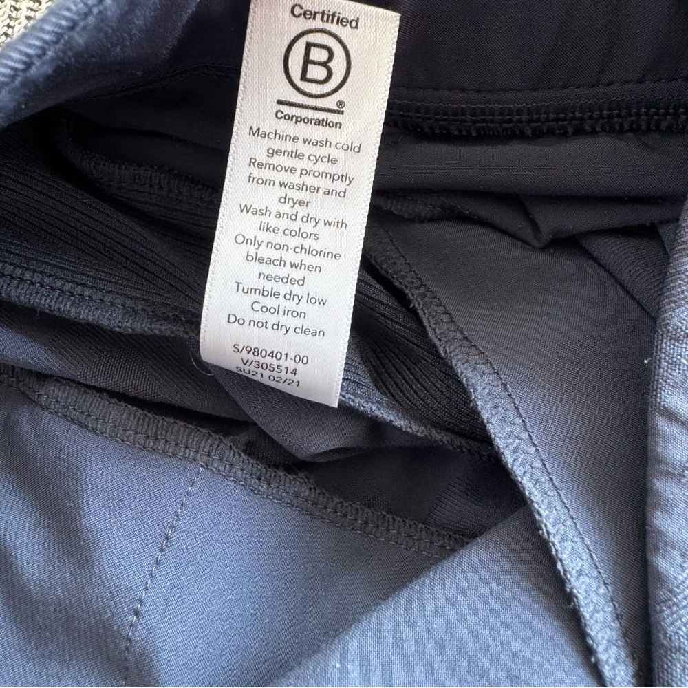 Athleta Woman’s Navy Brooklyn Textured Ankle Pants Size 6 - Picture 9 of 10